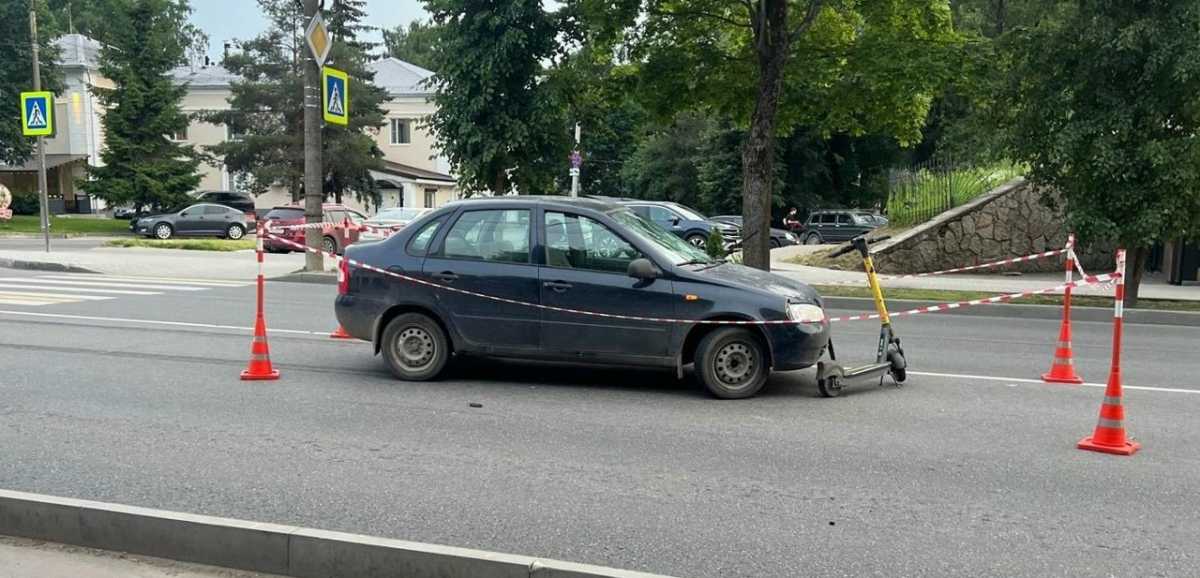 Водителя электросамоката доставили в областную детскую клиническую больницу. Водителя электросамоката доставили в областную детскую клиническую больницу.