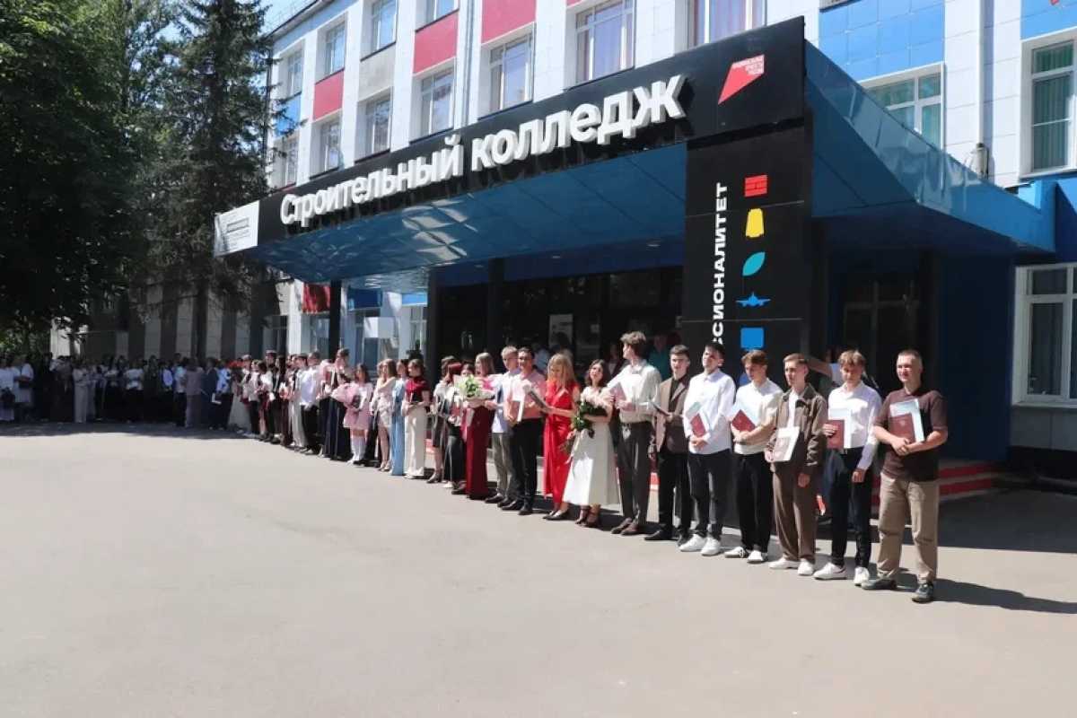 47 студентов Новгородского строительного колледжа закончили учёбу с отличием. 47 студентов Новгородского строительного колледжа закончили учёбу с отличием.