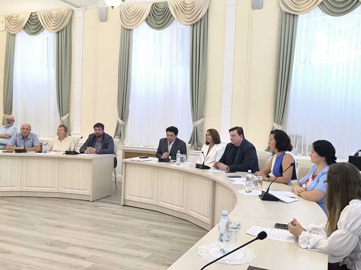 В Юридическом институте НовГУ прошёл круглый стол, темой которого стала роль Державина в становлении российской государственности. В Юридическом институте НовГУ прошёл круглый стол, темой которого стала роль Державина в становлении российской государственности.