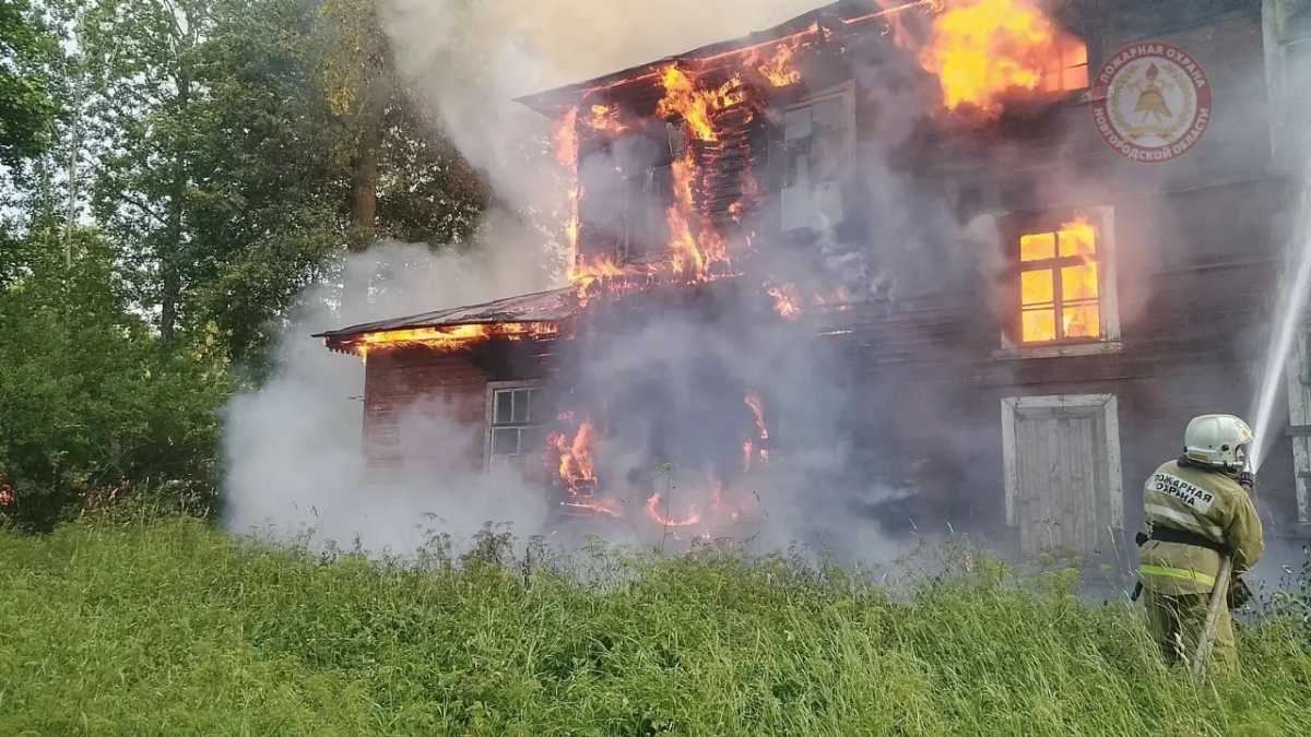 Первоначально в усадьбе было четыре постройки, но остался лишь главный усадебный дом. Первоначально в усадьбе было четыре постройки, но остался лишь главный усадебный дом.