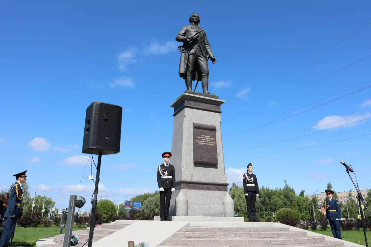 Памятник Гавриилу Державину открыли в Великом Новгороде в 2023 году.