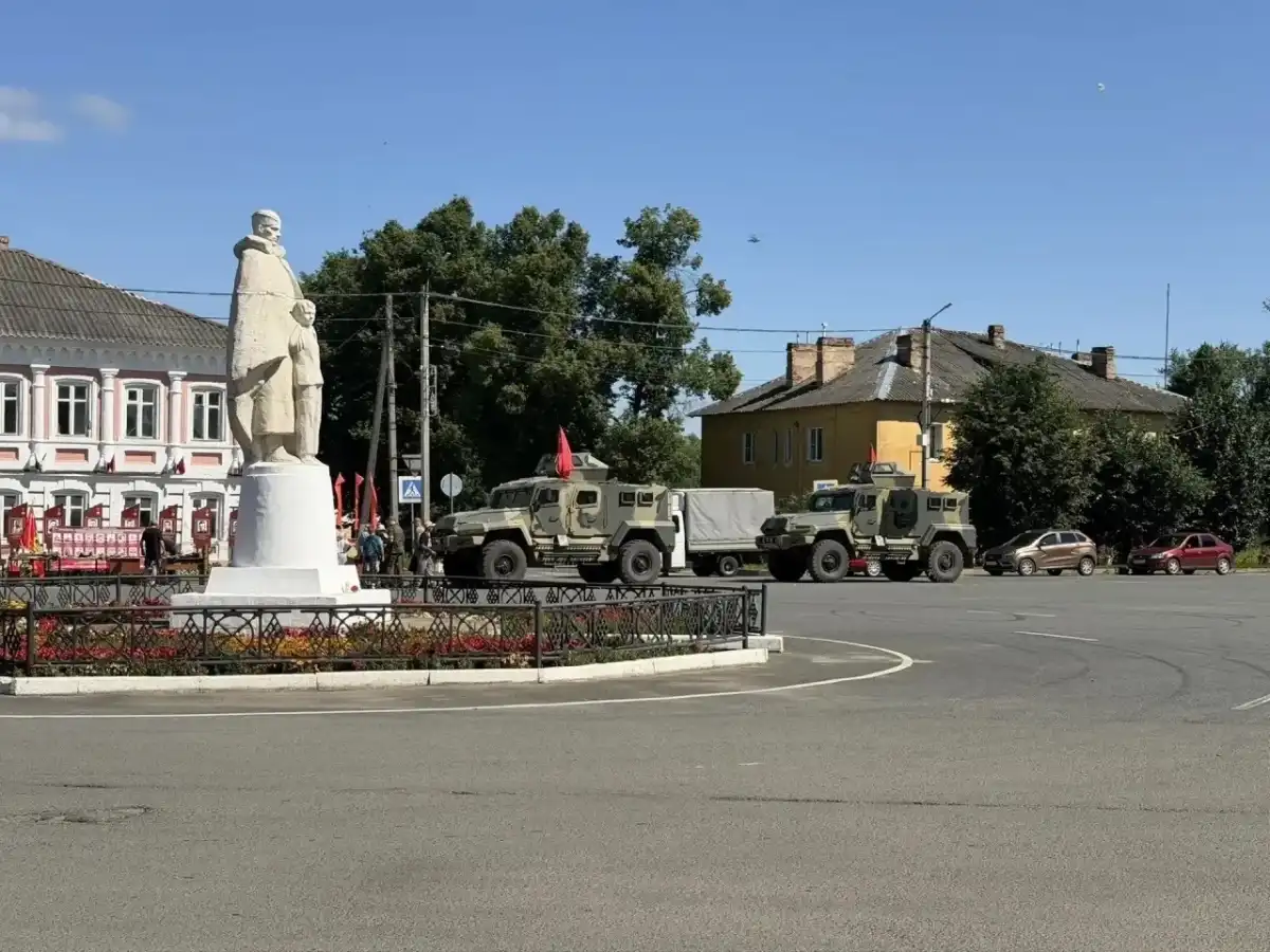 Кульминацией дня стала программа «Мы помним!» на площади Победы в Сольцах.