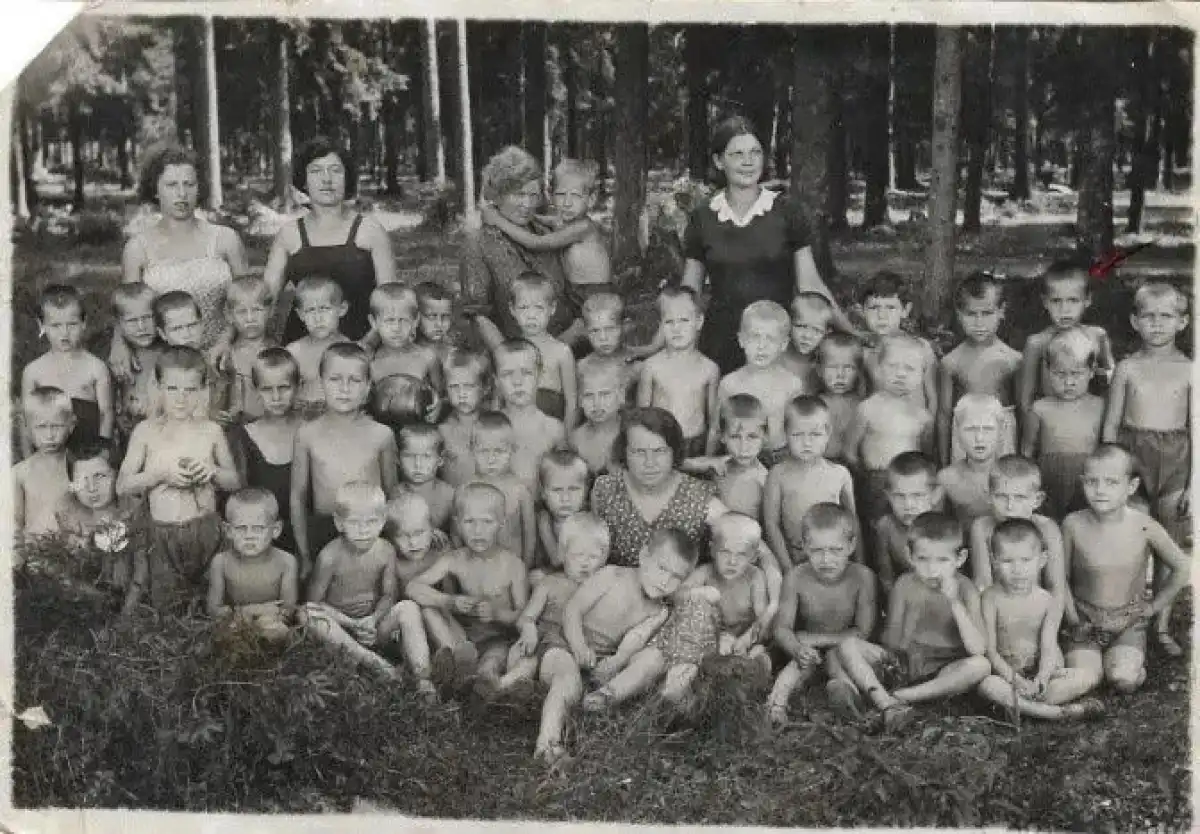 Учащиеся школы № 182 в эвакуации. Кировская область, 1941 год.