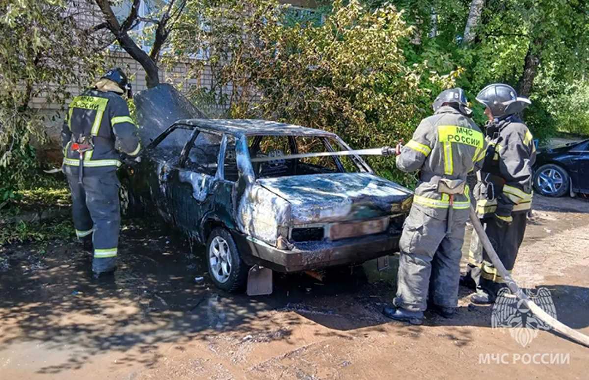 Два автомобиля сгорели при пожарах в Новгородской области Два автомобиля сгорели при пожарах в Новгородской области