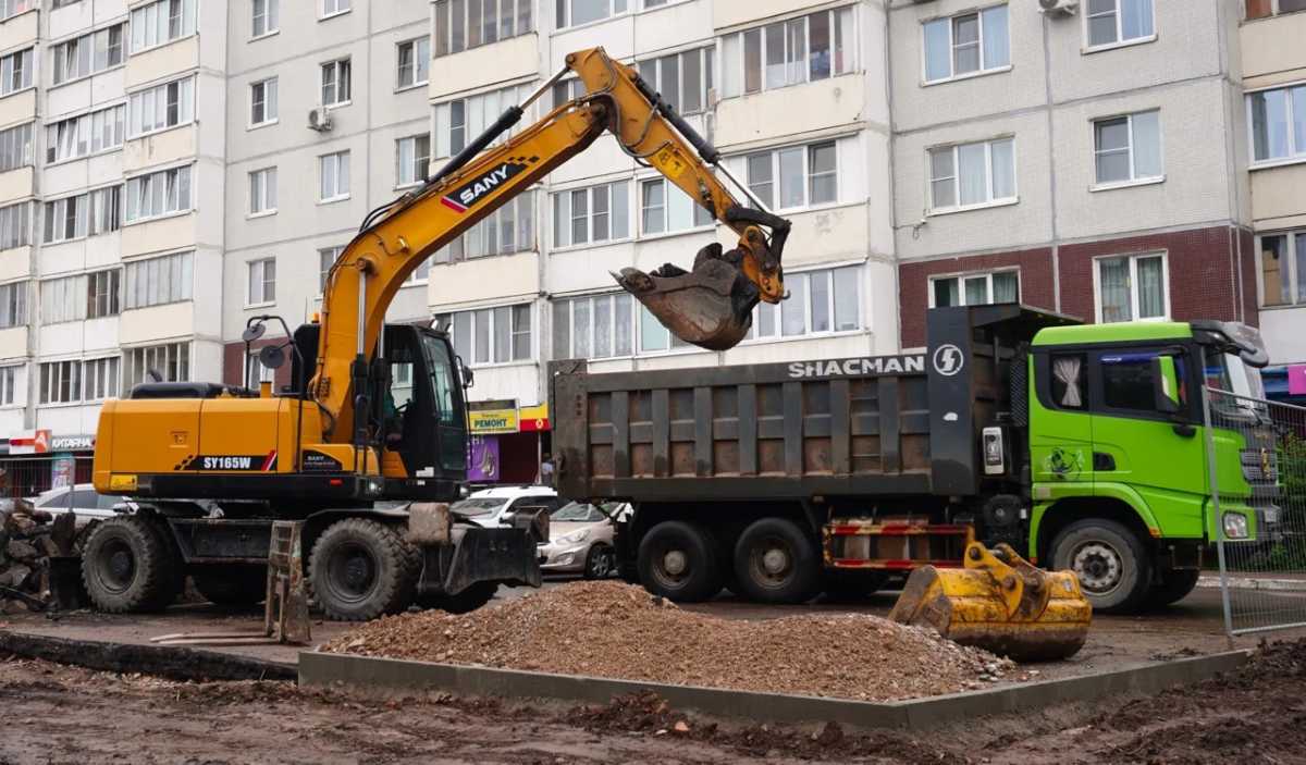 До конца июля подрядчик завершит благоустройство территории после ремонта.
