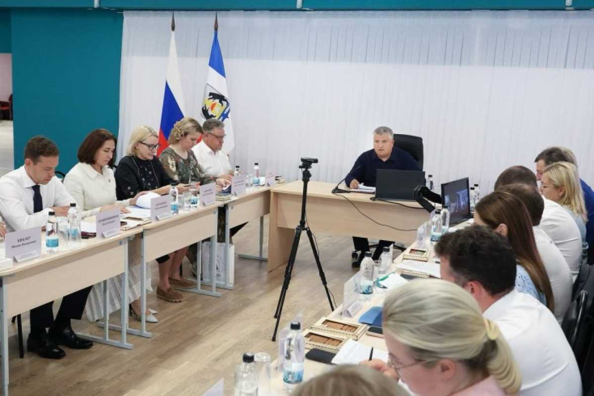 Заседание правительства провёл губернатор Александр Дронов. Заседание правительства провёл губернатор Александр Дронов.