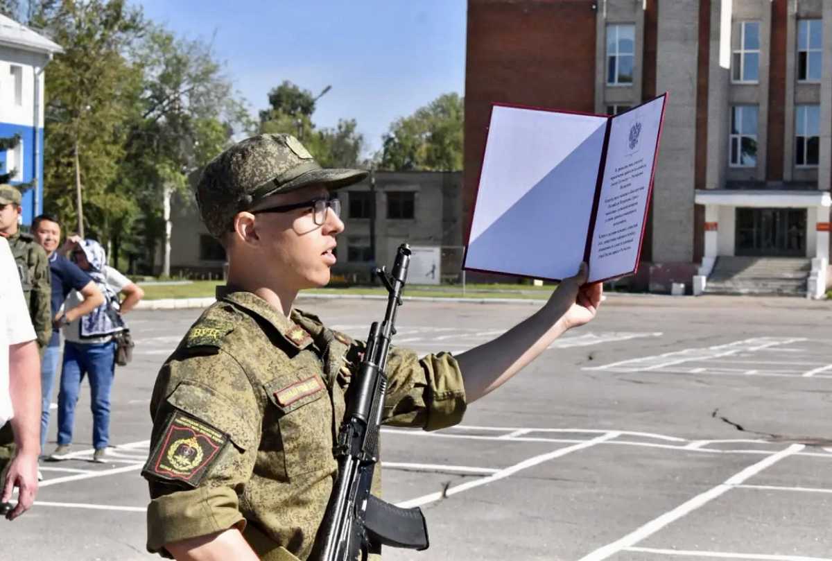 Церемония приведения к присяге состоялась в ходе военного учебного сбора. Церемония приведения к присяге состоялась в ходе военного учебного сбора.