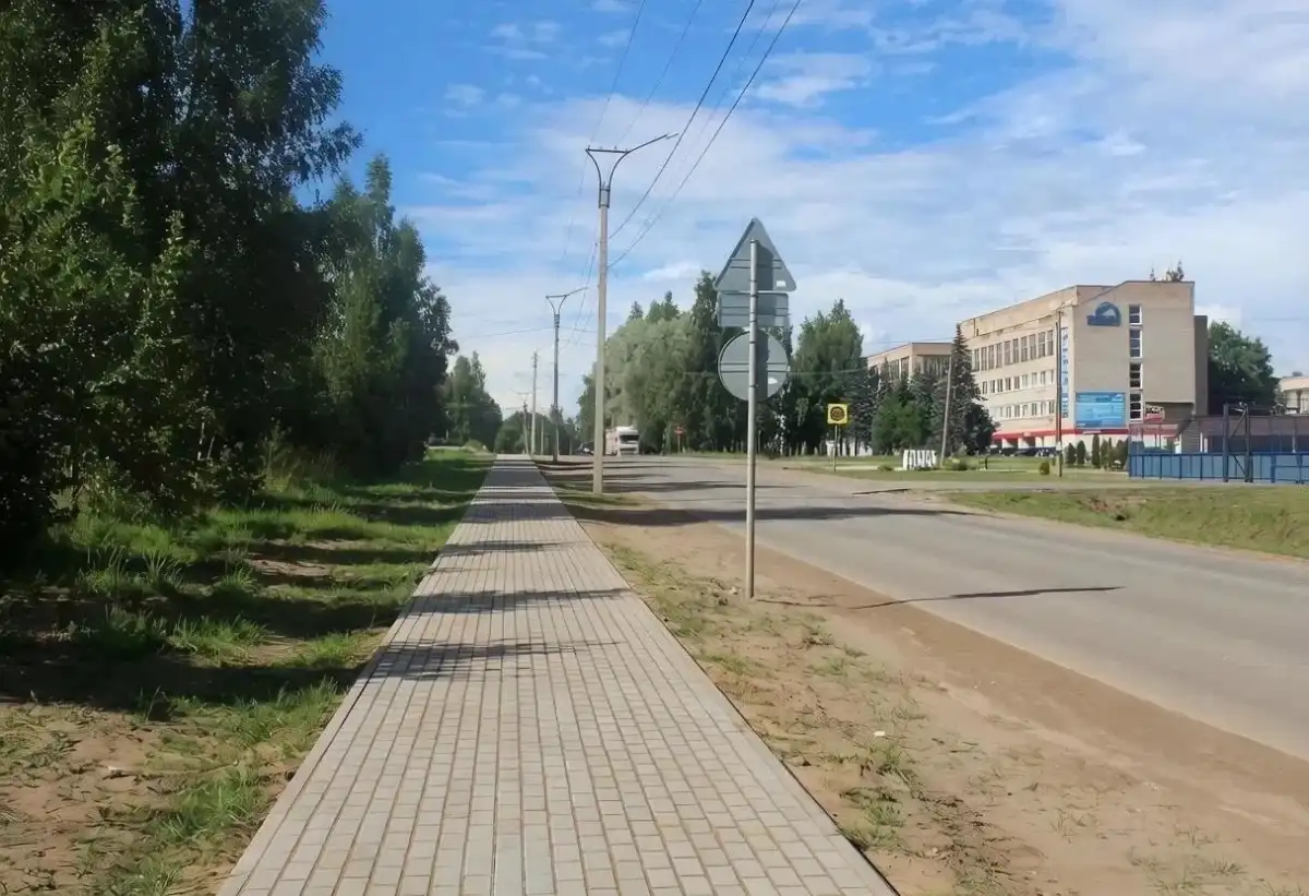 Улица Магистральная появилась в Окуловке в 1980-х годах.