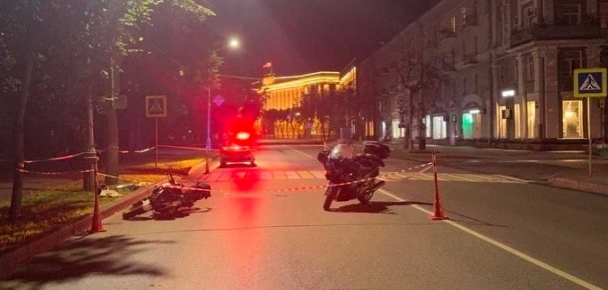 В результате ДТП водитель CFMOTO и несовершеннолетний пешеход, 15-летняя девушка с различными травмами бригадой скорой медицинской помощи доставлены в медицинские учреждения. В результате ДТП водитель CFMOTO и несовершеннолетний пешеход, 15-летняя девушка с различными травмами бригадой скорой медицинской помощи доставлены в медицинские учреждения.