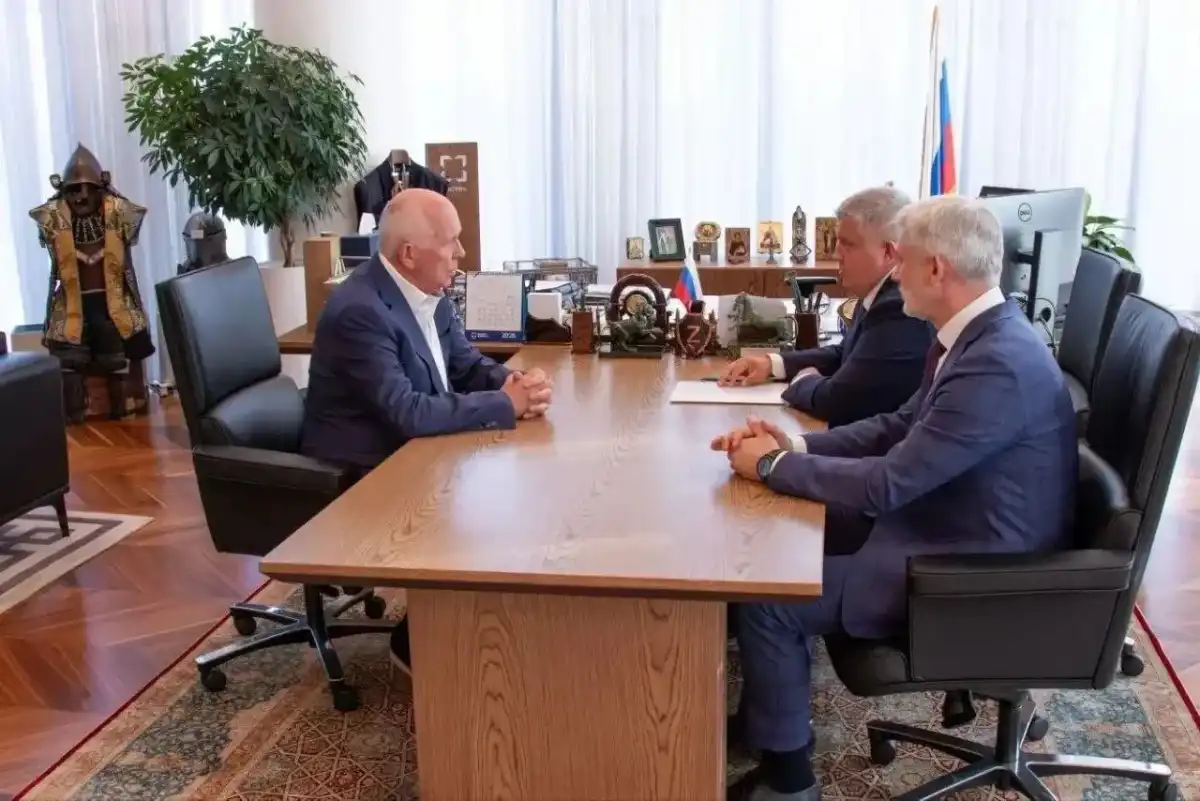 По словам Александра Дронова, благодаря госкорпорации «Ростех» в регионе создают современные рабочие места.