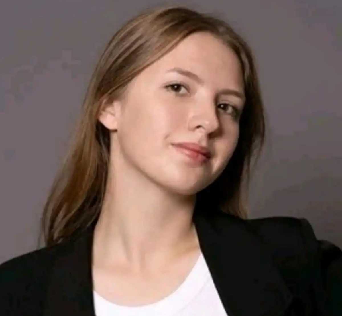 Полина благодарна родителям, которые всегда поддерживали её. Полина благодарна родителям, которые всегда поддерживали её.