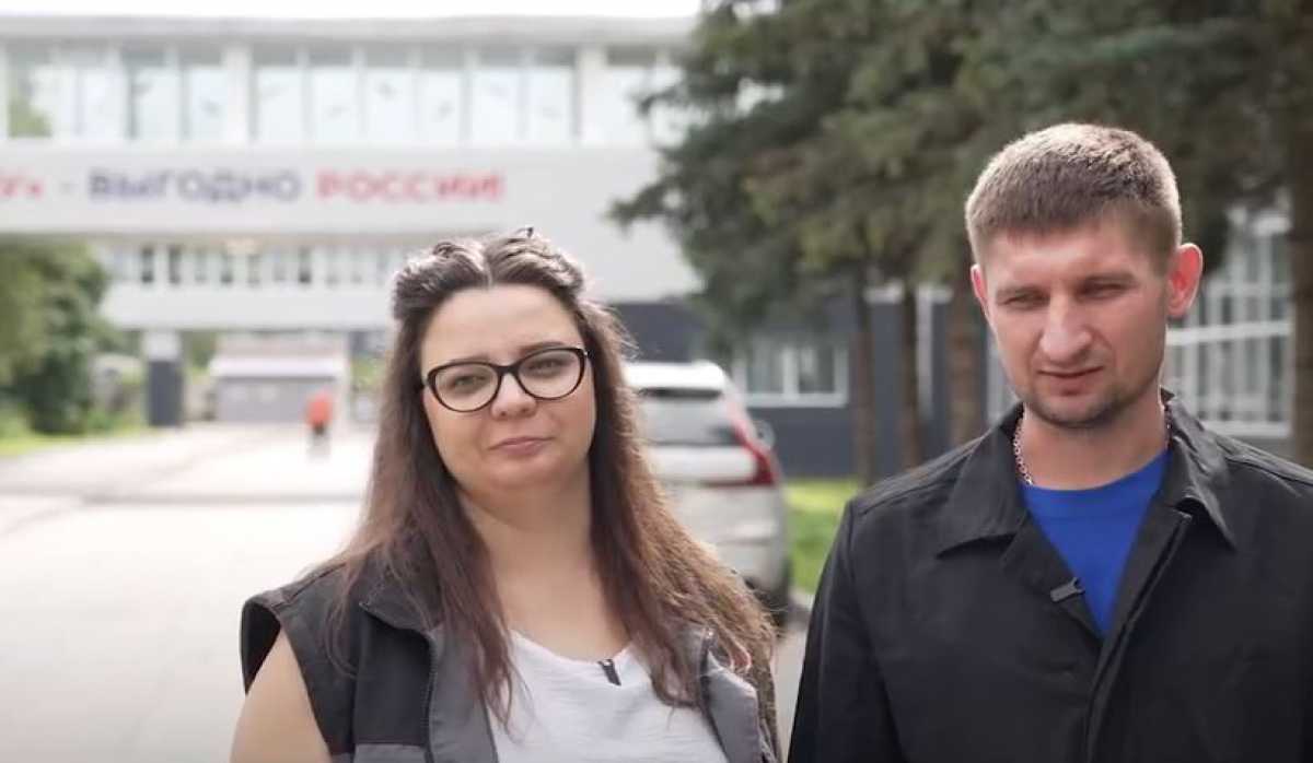Свободное время семья проводит вместе. Постепенно строят дачу, которую называют своим местом отдыха.