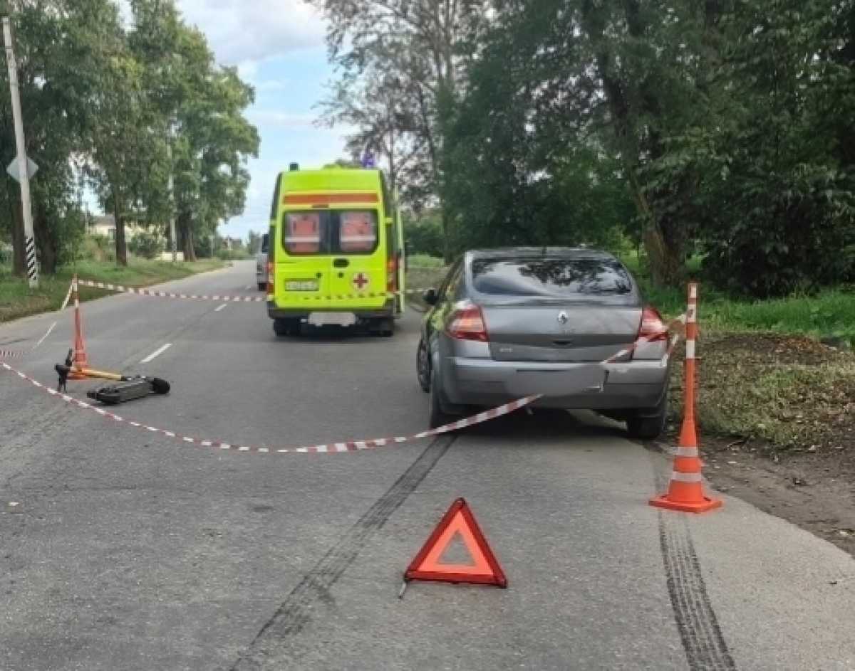 В результате удара водитель электросамоката получил различные травмы.