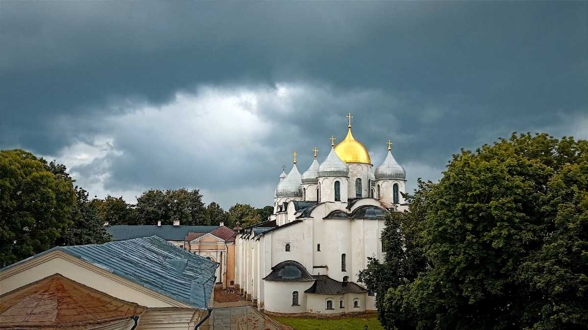 После серии очень тёплых дней новгородцев ждёт дождливая погода.