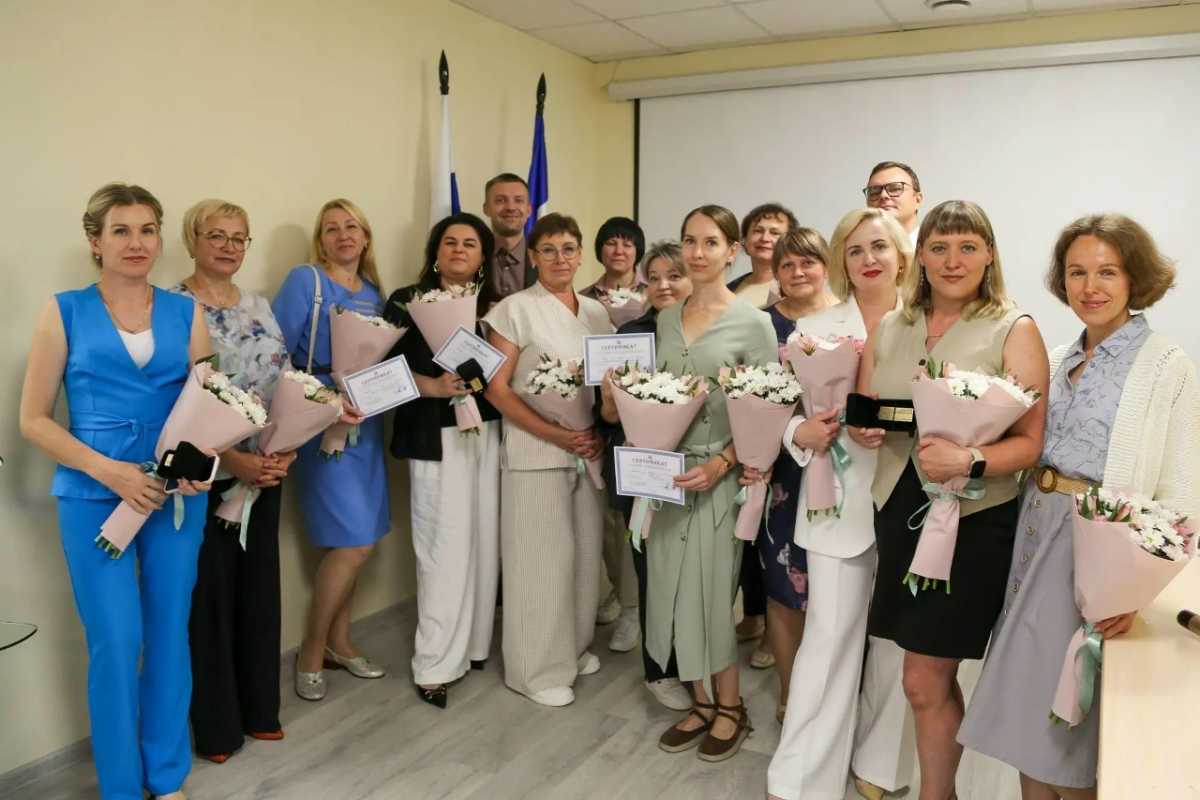 Победителями стали 55 врачей и 27 медсестёр и медбратьев. Победителями стали 55 врачей и 27 медсестёр и медбратьев.