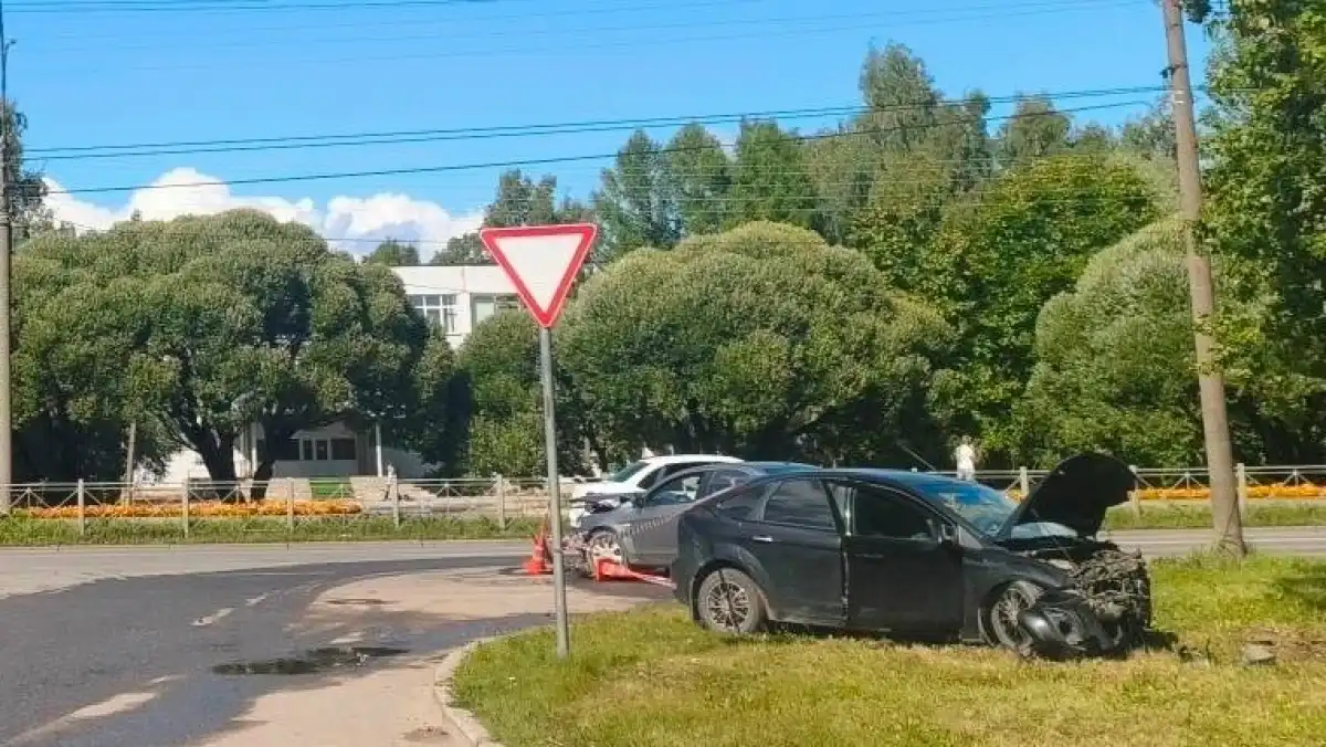 Двоих пострадавших пенсионеров доставили в травмпункт.