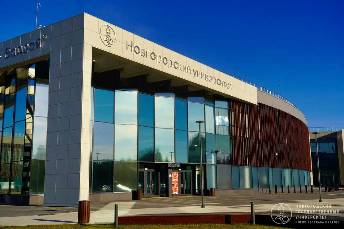 В 2026 году на программы бакалавриата и специалитета в НовГУ абитуриенты подали 21,8 тысячи заявлений. В 2026 году на программы бакалавриата и специалитета в НовГУ абитуриенты подали 21,8 тысячи заявлений.