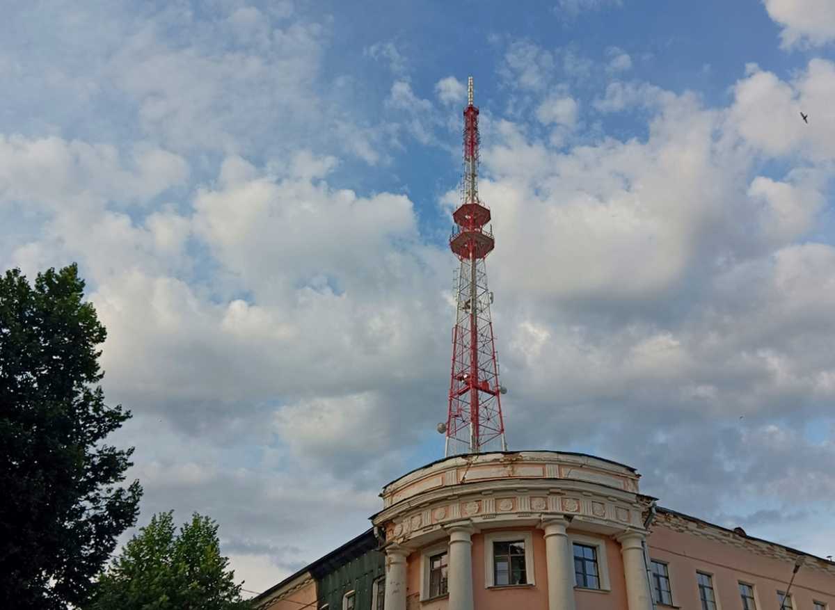 В 1958 году создали Новгородскую телевизионную ретрансляционную станцию. В 1958 году создали Новгородскую телевизионную ретрансляционную станцию.