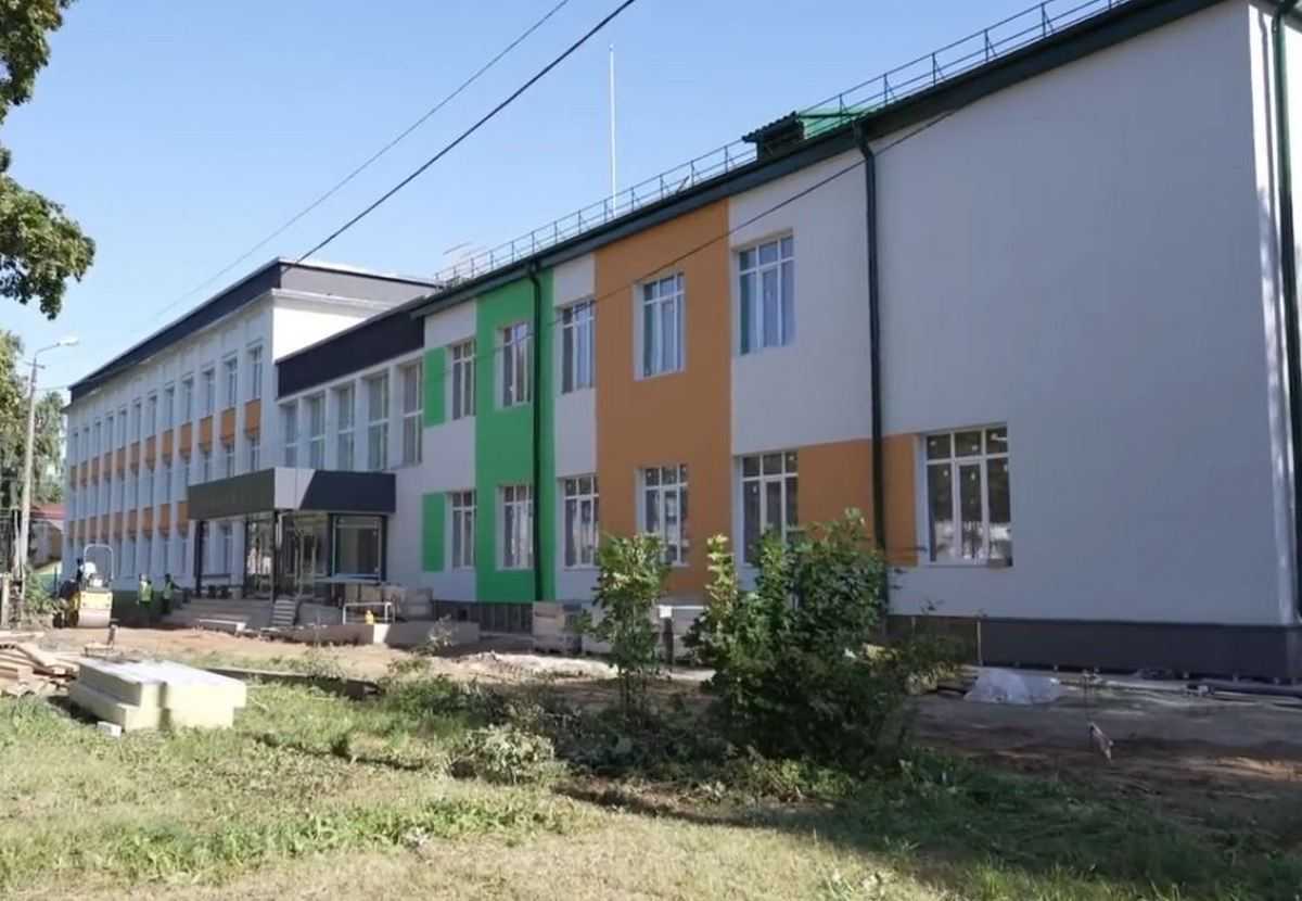 Глава Боровичского округа Андрей Герасимов должен ежедневно докладывать о ходе ремонта губернатору. Глава Боровичского округа Андрей Герасимов должен ежедневно докладывать о ходе ремонта губернатору.