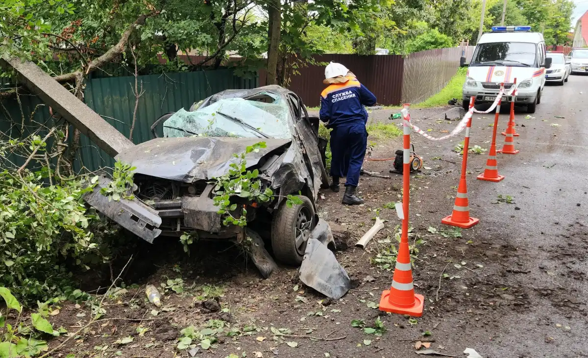 Водитель автомобиля не справился с управлением.