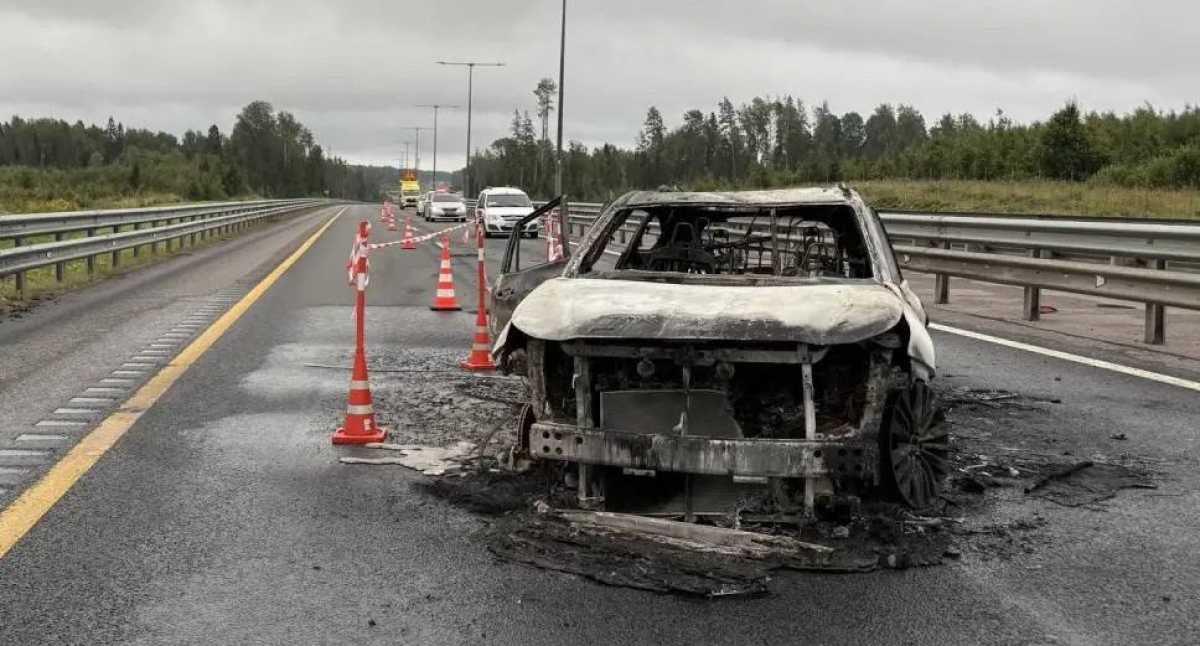 Автомобиль сгорел. Автомобиль сгорел.