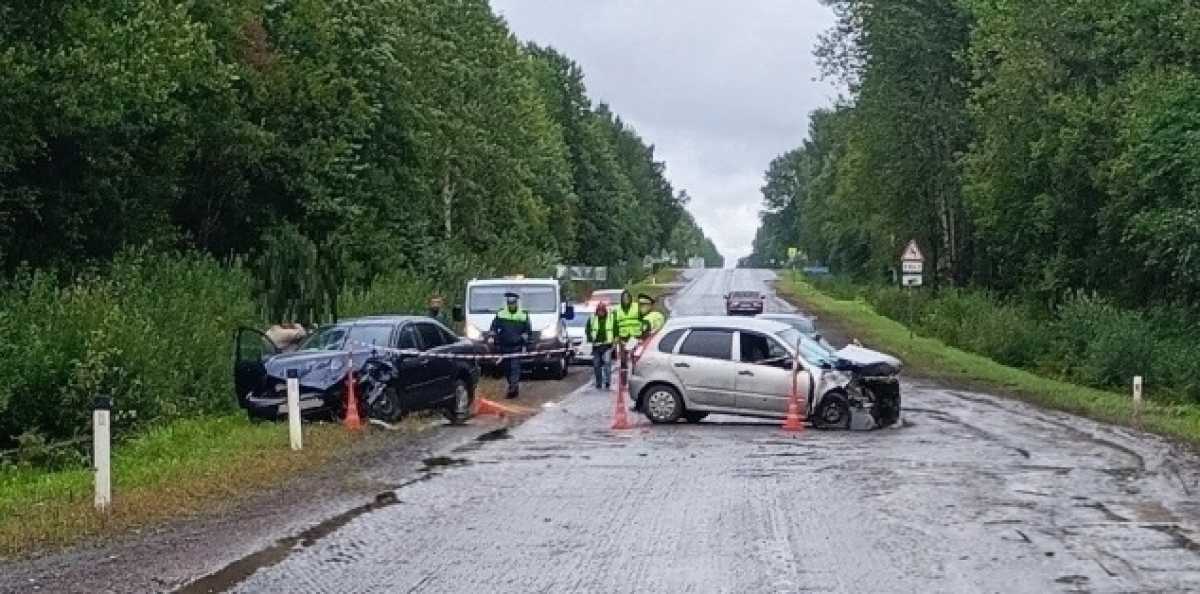 В ДТП пострадала пассажирка «Форда». В ДТП пострадала пассажирка «Форда».