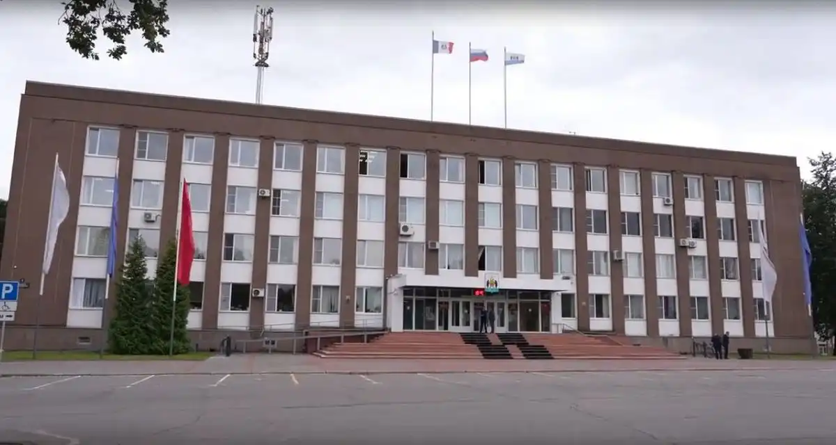 Выездное заседание правительства региона прошло в здании мэрии Великого Новгорода.