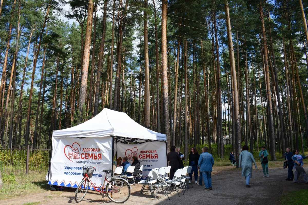 235 взрослых и 98 детей в Хвойной прошли осмотр за один день.