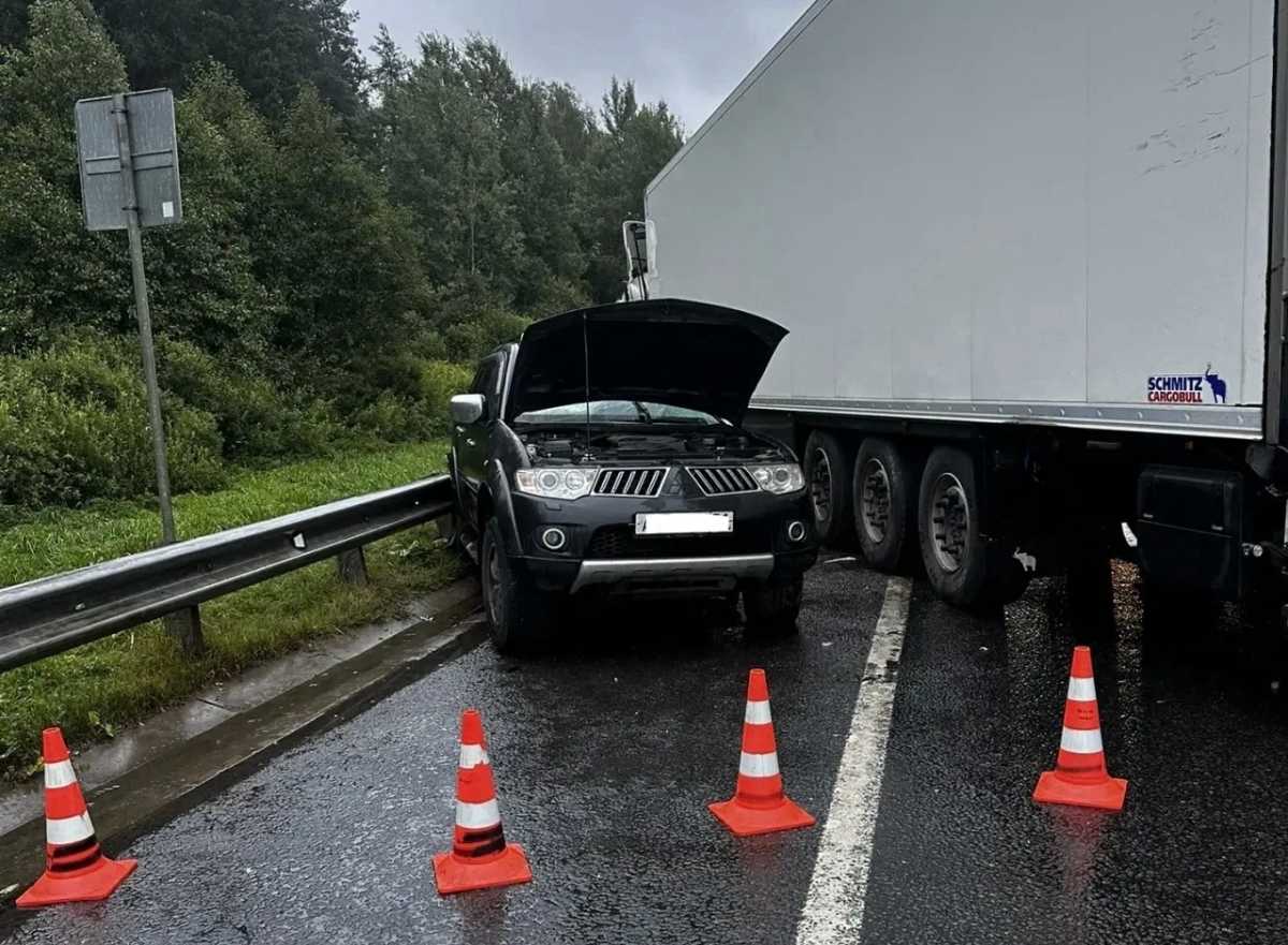 Причины и обстоятельства автоаварии устанавливаются.