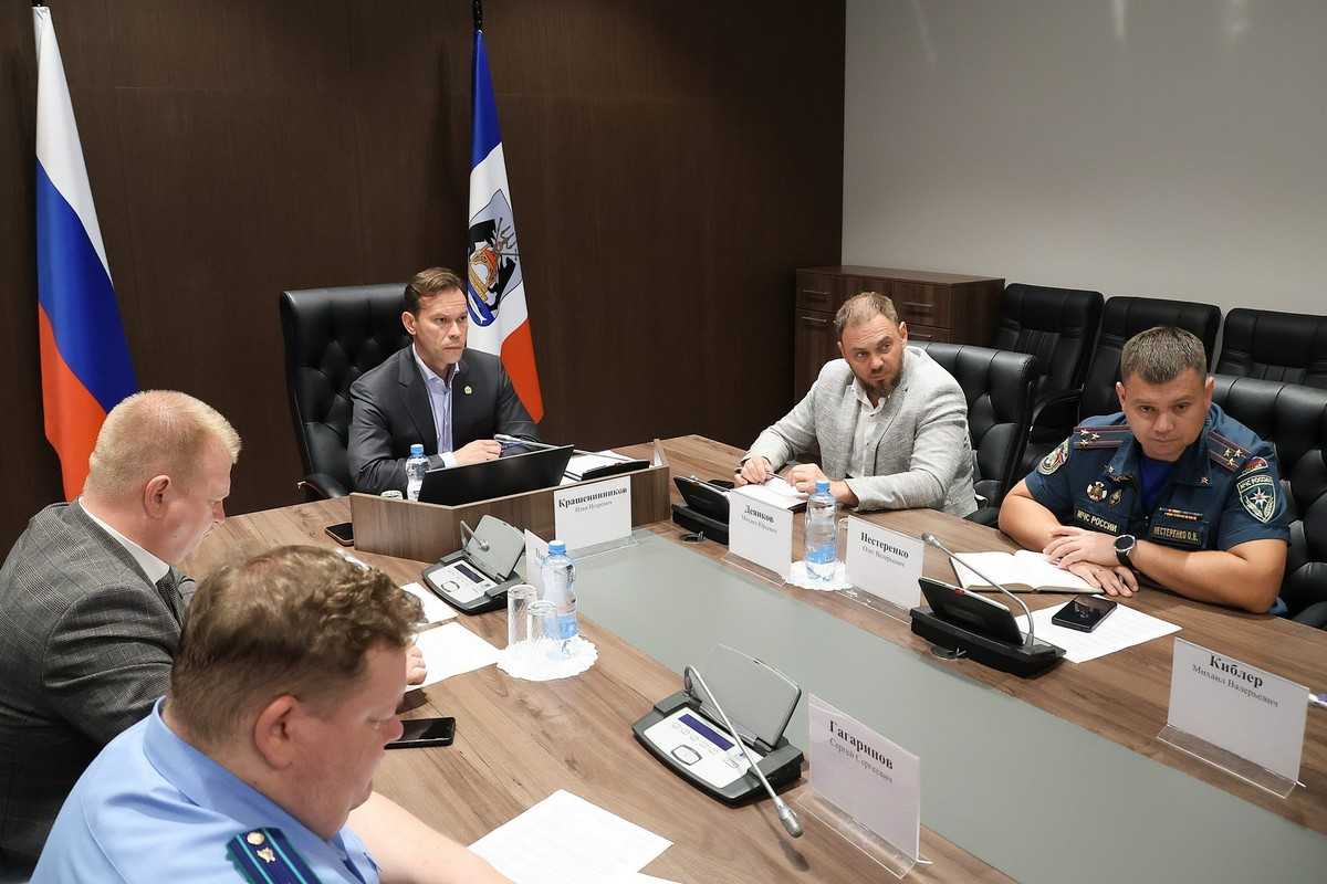Илья Крашенинников сообщил, что основные работы по восстановлению электроснабжения планируют завершить до конца светового дня. Илья Крашенинников сообщил, что основные работы по восстановлению электроснабжения планируют завершить до конца светового дня.