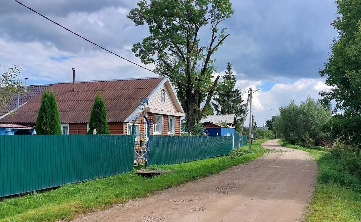 Строительство сети предусматривает переходы через автомобильную дорогу.