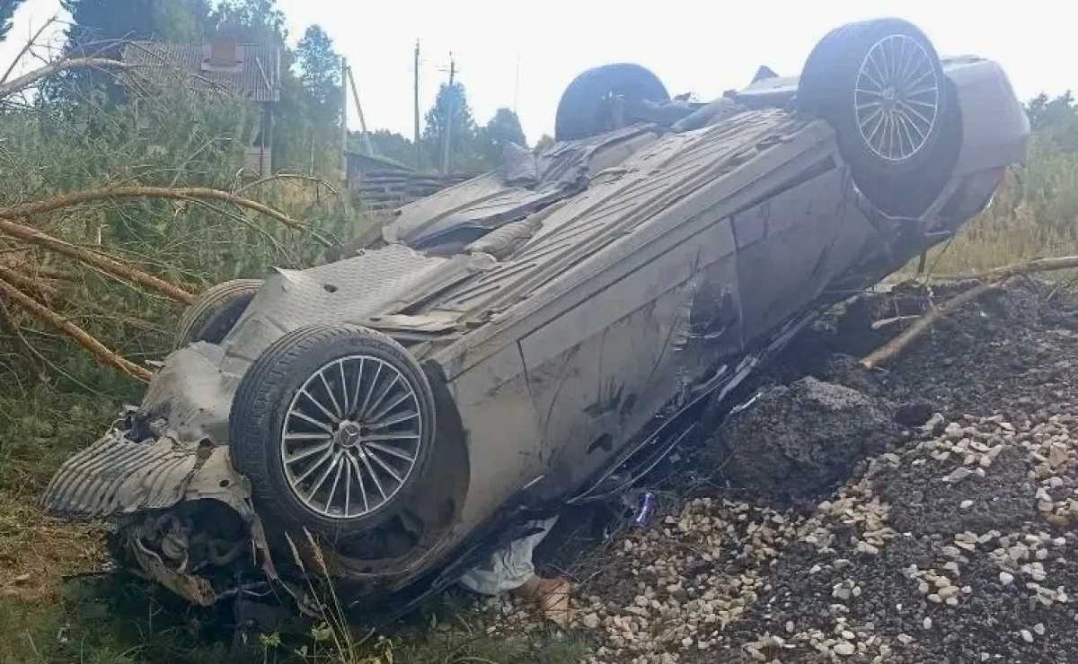 Пассажира доставили в Боровичскую ЦРБ. Его личность устанавливают.