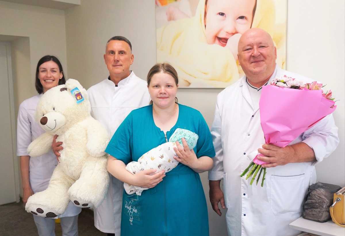 Тимур Иванов родился весом 3384 грамма и ростом 53 сантиметра.