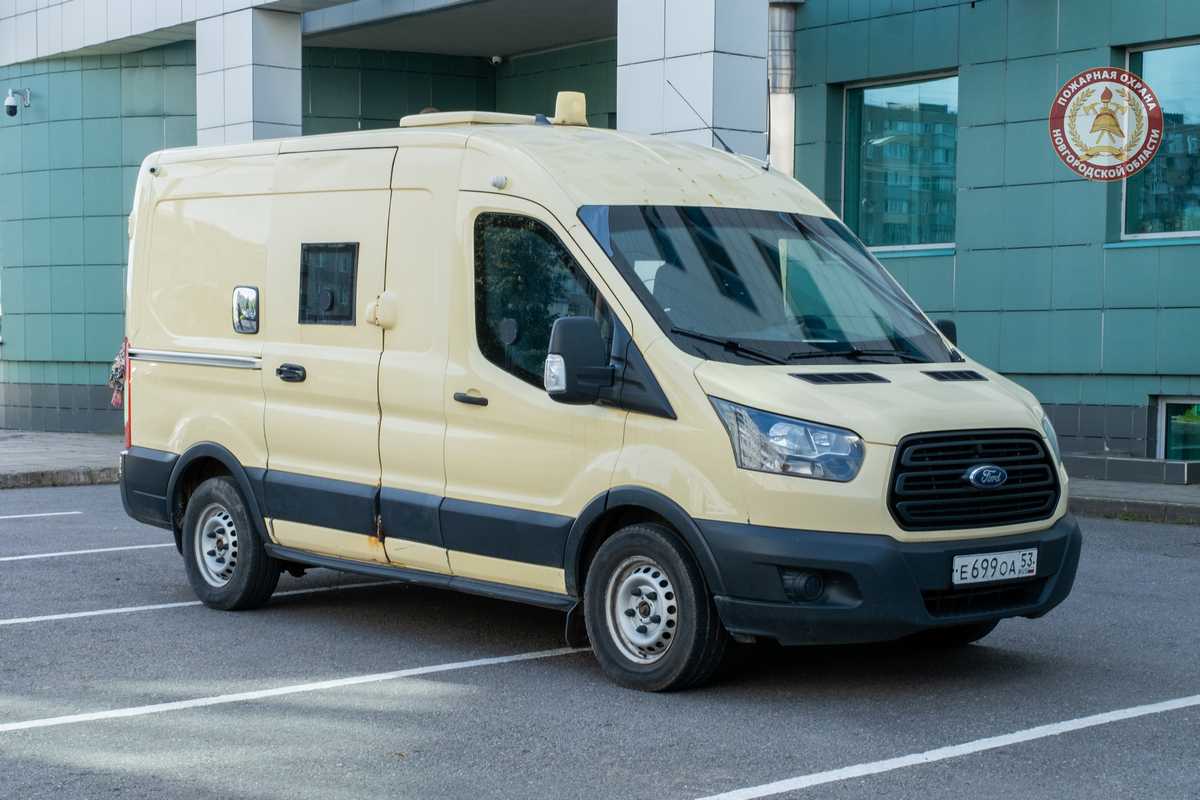 Автомобиль оборудован пуленепробиваемыми стёклами и бронезащитными элементами.