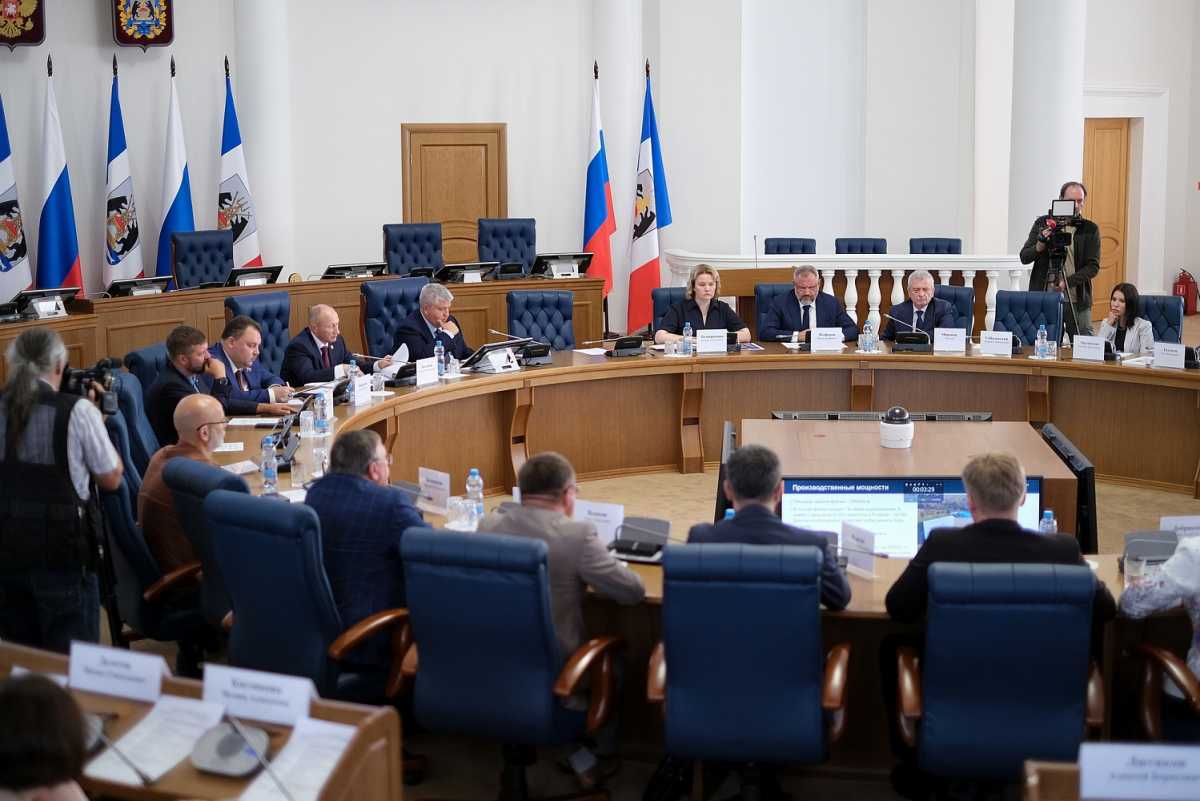 Администрации Великого Новгорода нужно принять на баланс дорогу от улицы Советской Армии до въезда на Новгородский завод стекловолокна, который в прошлом году вошел в холдинг «Компенз».
