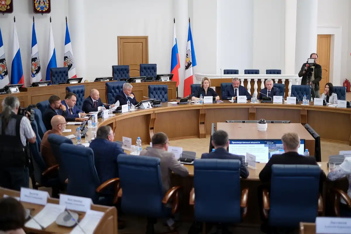 Администрации Великого Новгорода нужно принять на баланс дорогу от улицы Советской Армии до въезда на Новгородский завод стекловолокна, который в прошлом году вошел в холдинг «Компенз».