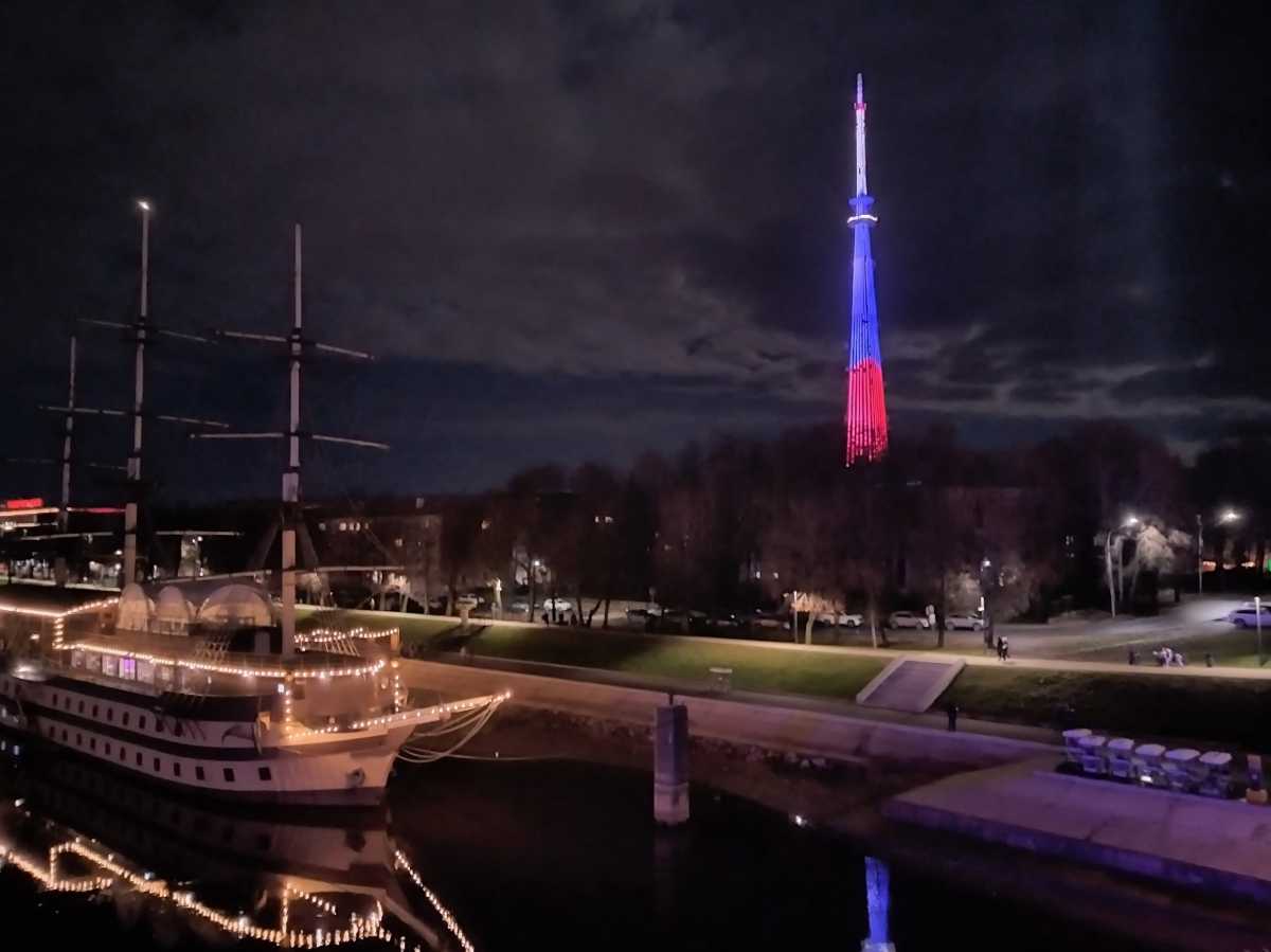 Телебашня в Великом Новгороде засияет праздничной подсветкой в честь Дня знаний