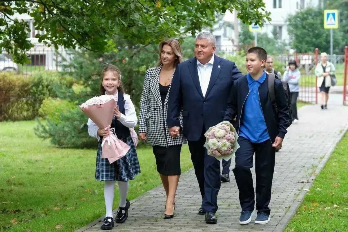 Александр Дронов поздравил школьников и студентов Новгородской области с Днём знаний
