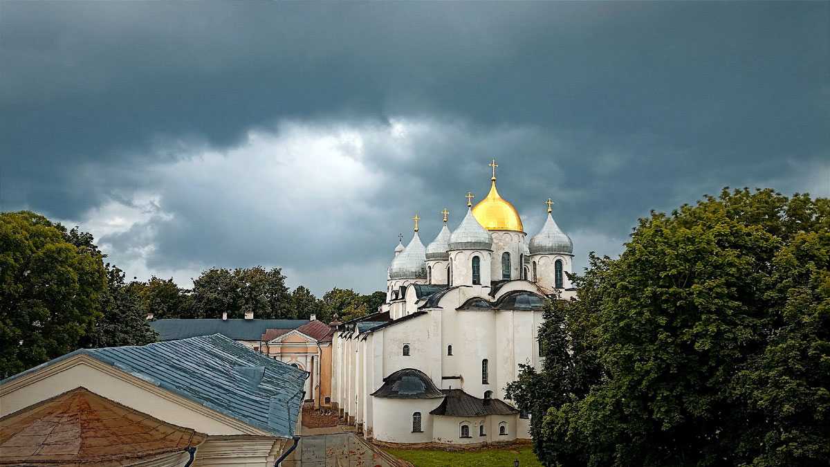 На Новгородскую область надвигаются сильные дожди и грозы