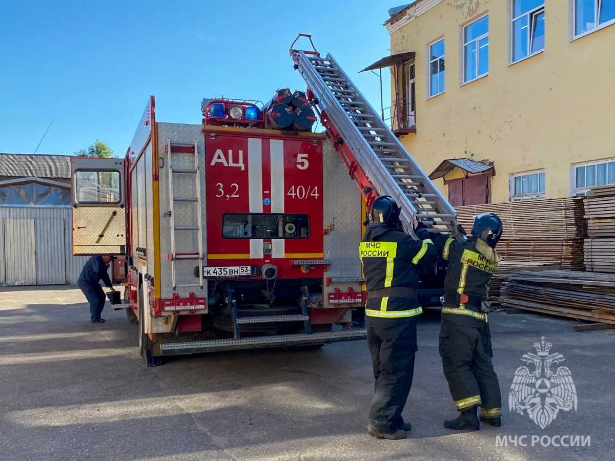 Причину пожара устанавливают органы дознания. Причину пожара устанавливают органы дознания.