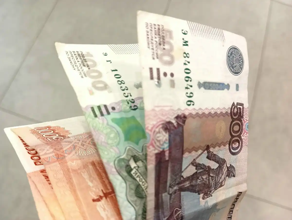 Получить право на первые выплаты по листку нетрудоспособности можно через 6 месяцев после перечисления первого взноса.