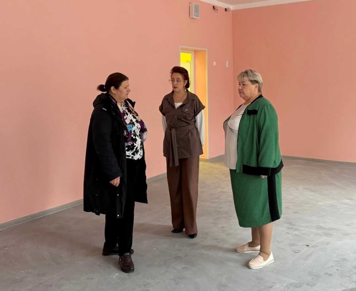 Ход работ проверяет глава Хвойнинского округа  Светлана Новосёлова