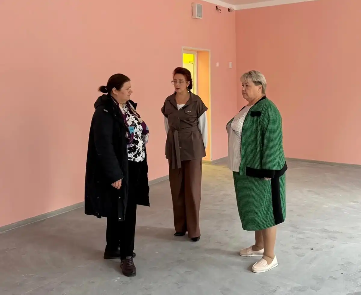 Ход работ проверяет глава Хвойнинского округа Светлана Новосёлова Ход работ проверяет глава Хвойнинского округа Светлана Новосёлова