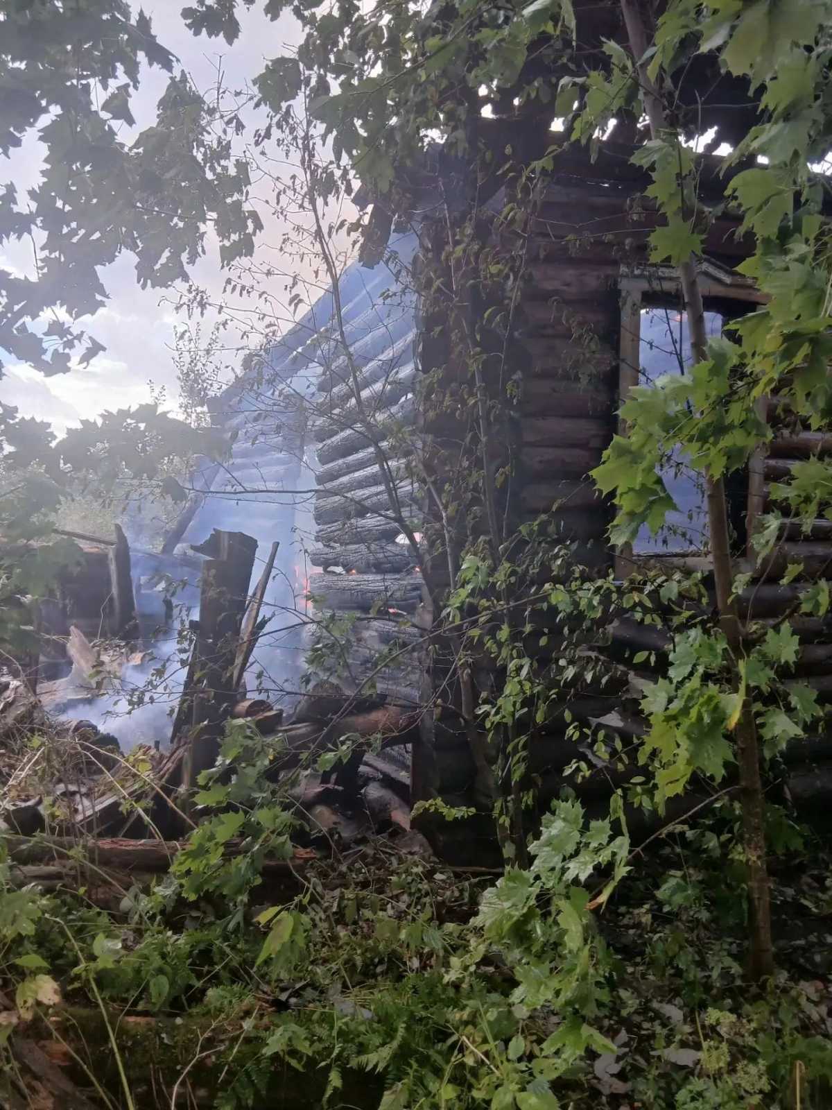 За сутки в Новгородской области произошло два пожара За сутки в Новгородской области произошло два пожара