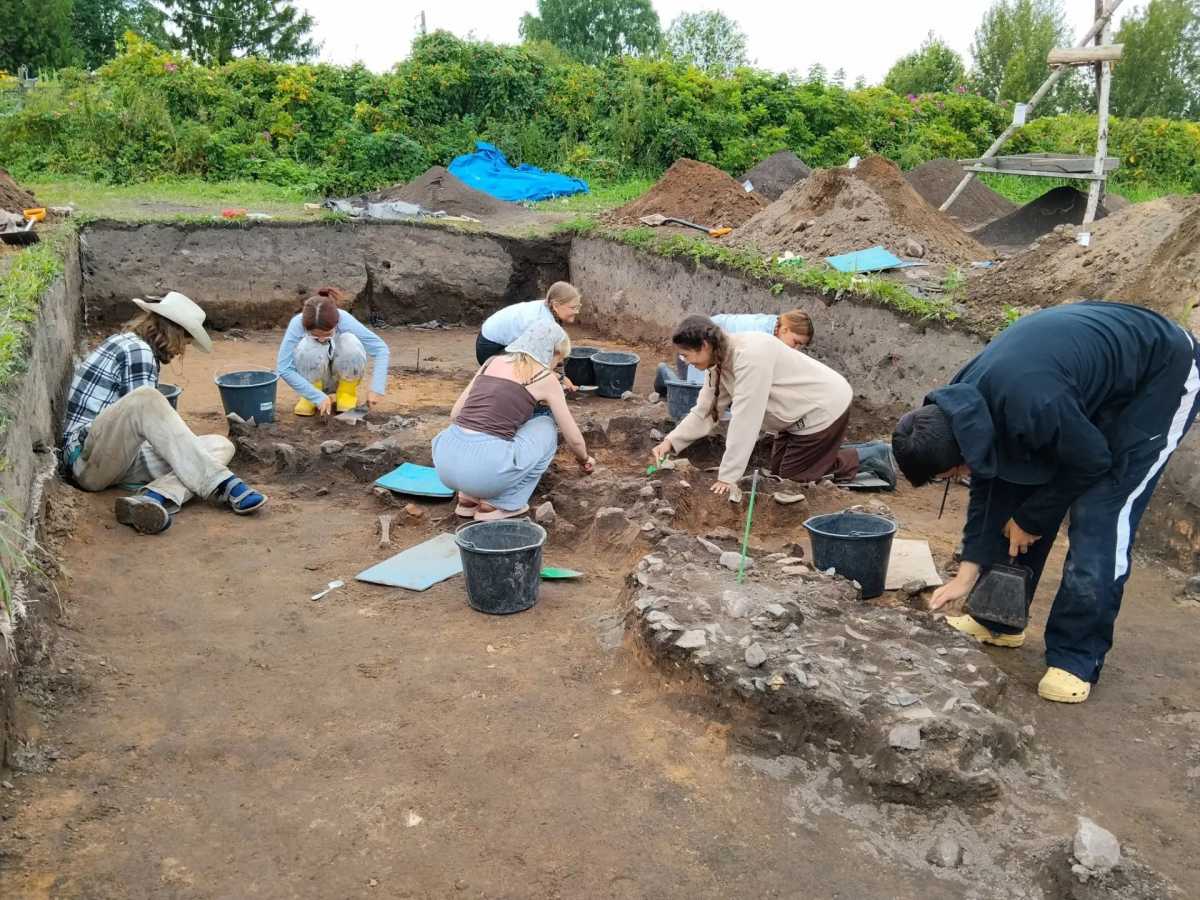 Во время исследований 2026 года на Рюриковом Городище обнаружили более 800 индивидуальных находок.