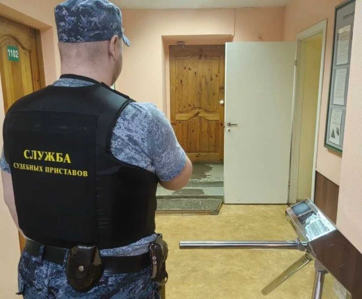 Чаще всего посетители пытались пронести газовое и травматическое оружие, электрошокеры, отвёртки и ножи. Чаще всего посетители пытались пронести газовое и травматическое оружие, электрошокеры, отвёртки и ножи.