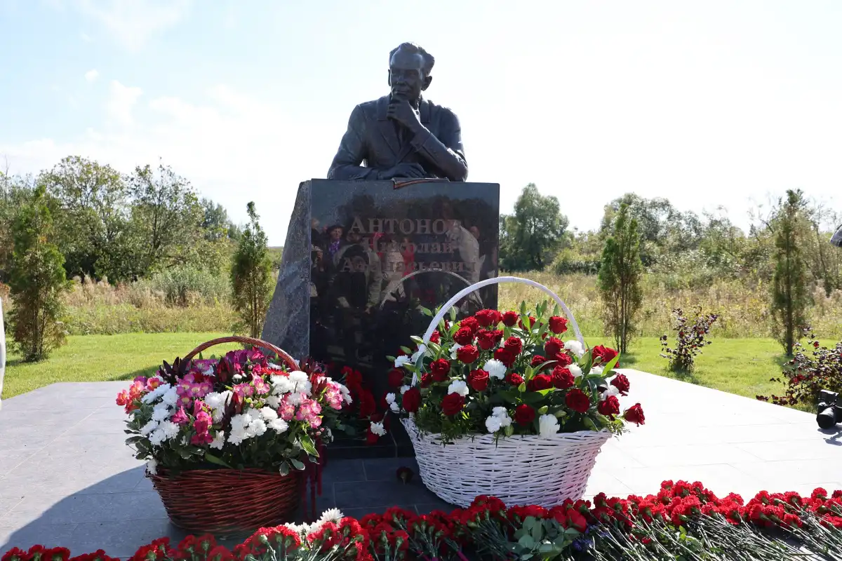 В годы, когда Николай Антонов руководил Новгородской областью, здесь построили многие крупные предприятия.
