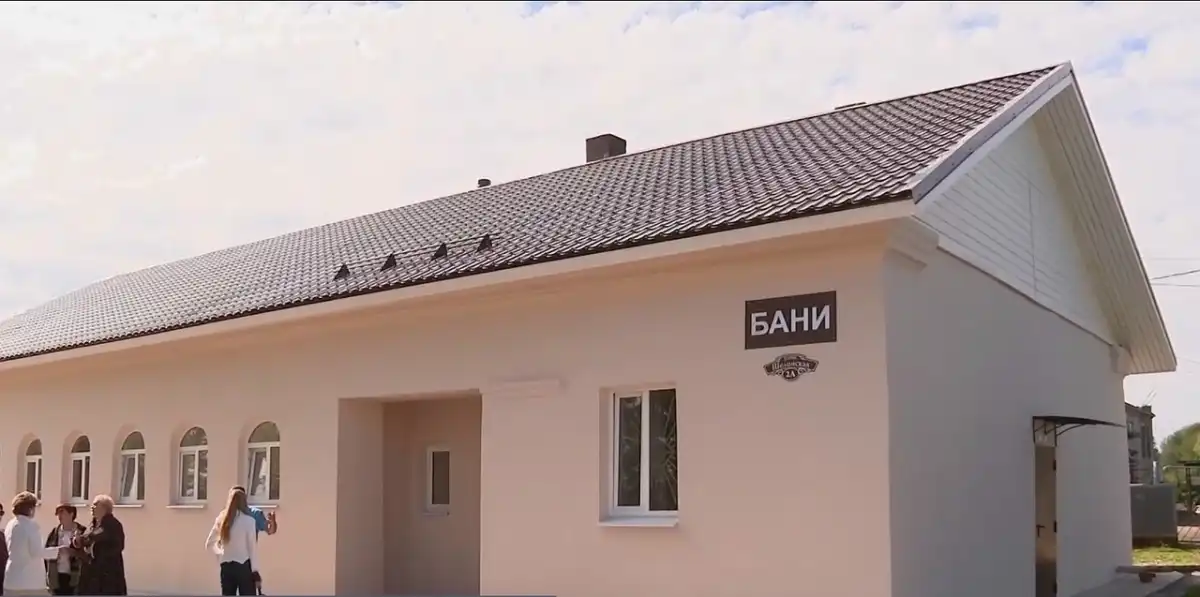 Фасад и кровля здания были отремонтированы полностью.