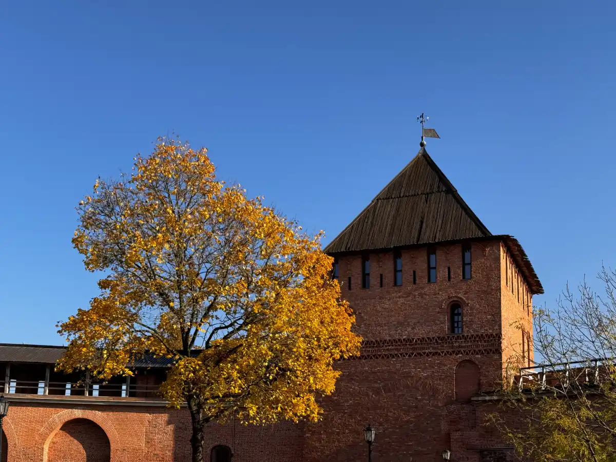Владимирская башня — одна из древних проездных башен Новгородского детинца.