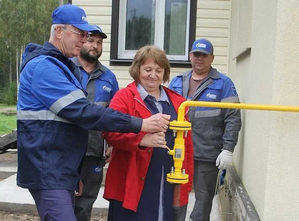 Для газификации внутри участка собственники дома воспользовались региональной субсидией в 100 тысяч рублей.